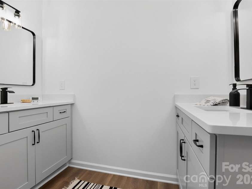 6111 Country Walk Drive, Charlotte, NC 28212.  MLS# CAR4420274, YatesRealty ID 48746. 