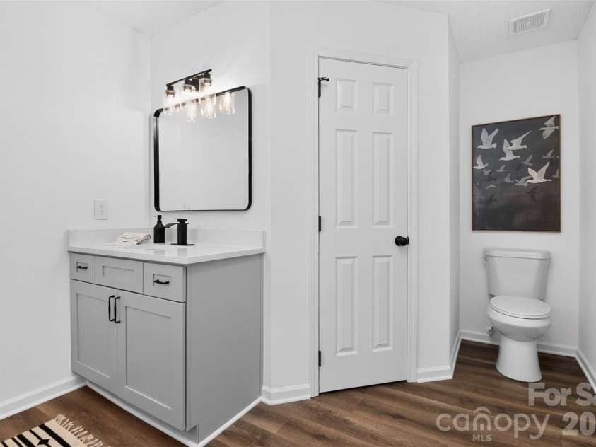 6111 Country Walk Drive, Charlotte, NC 28212.  MLS# CAR4420274, YatesRealty ID 48746. 