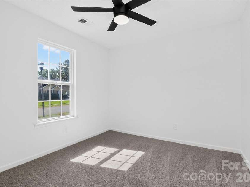 6111 Country Walk Drive, Charlotte, NC 28212.  MLS# CAR4420274, YatesRealty ID 48746. 