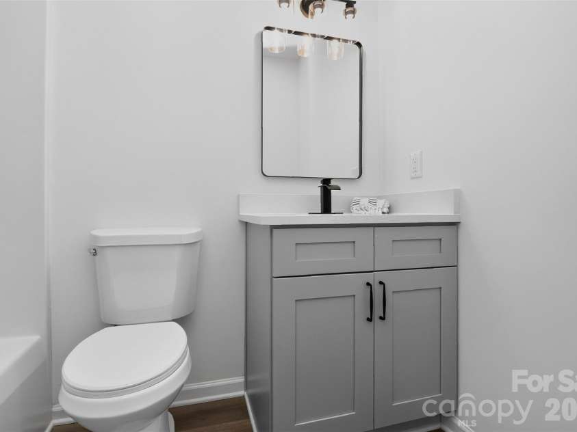6111 Country Walk Drive, Charlotte, NC 28212.  MLS# CAR4420274, YatesRealty ID 48746. Bathroom 2