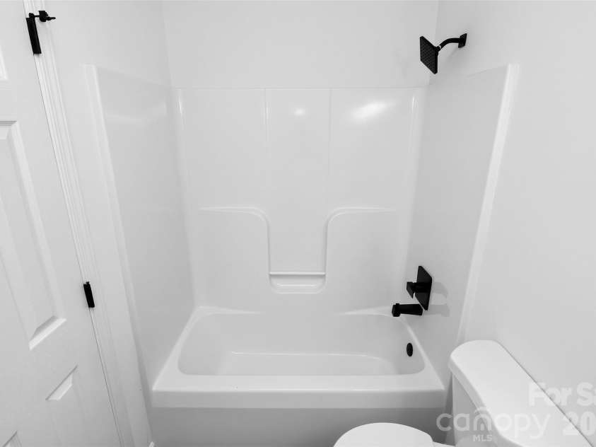 6111 Country Walk Drive, Charlotte, NC 28212.  MLS# CAR4420274, YatesRealty ID 48746. Bathroom 2
