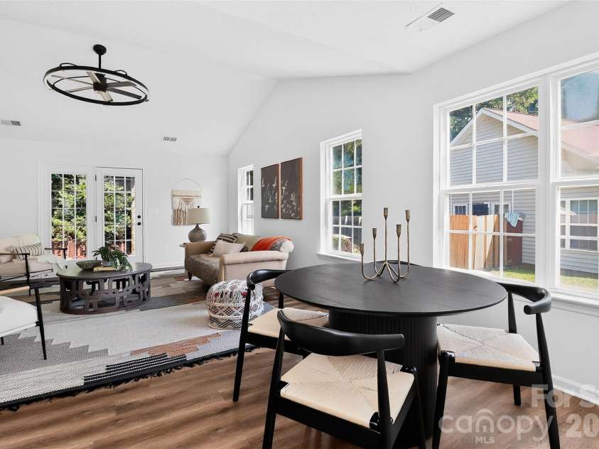 6111 Country Walk Drive, Charlotte, NC 28212.  MLS# CAR4420274, YatesRealty ID 48746. Dining Area