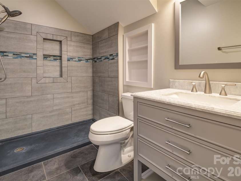 64 Greenridge Road, Weaverville, NC 28787.  MLS# CAR4420101, YatesRealty ID 48748. BR2 upstairs ensuite bathroom