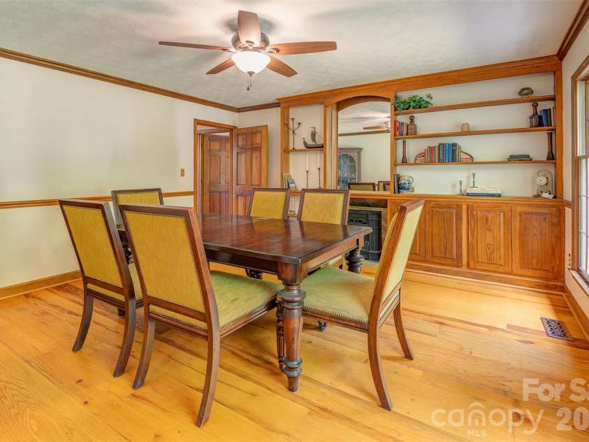 64 Greenridge Road, Weaverville, NC 28787.  MLS# CAR4420101, YatesRealty ID 48748. Large dining room