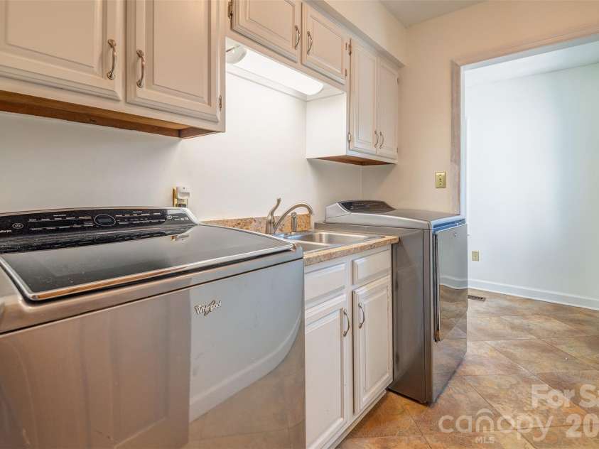 64 Greenridge Road, Weaverville, NC 28787.  MLS# CAR4420101, YatesRealty ID 48748. Main level laundry room