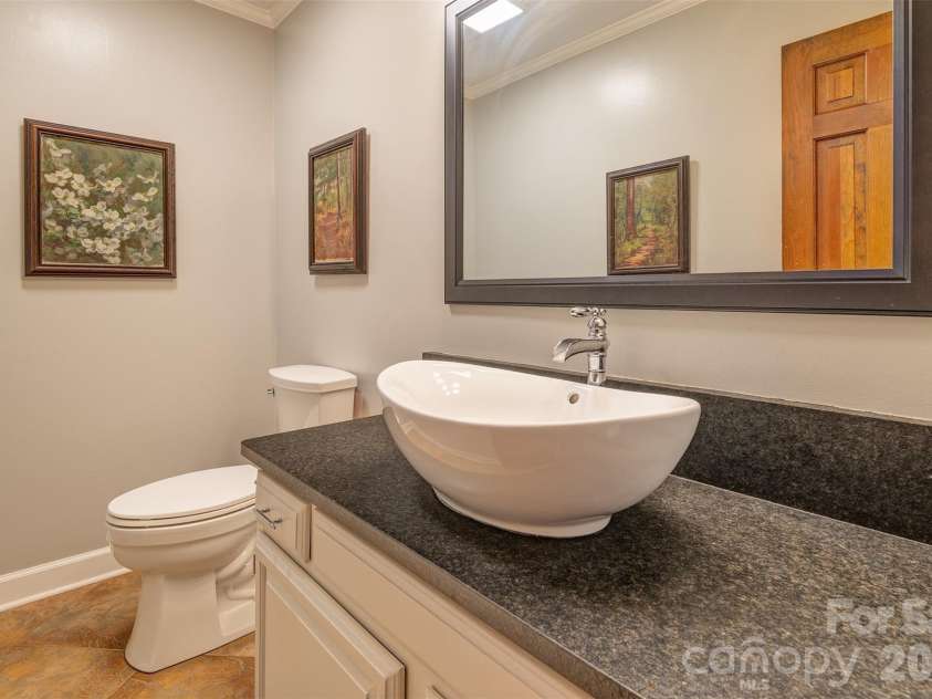 64 Greenridge Road, Weaverville, NC 28787.  MLS# CAR4420101, YatesRealty ID 48748. Powder room on main