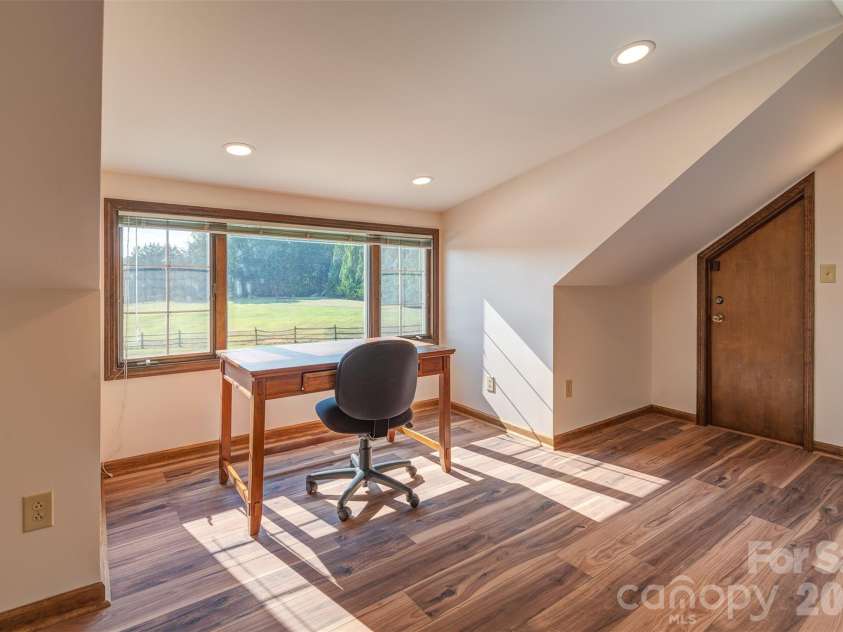 64 Greenridge Road, Weaverville, NC 28787.  MLS# CAR4420101, YatesRealty ID 48748. Upstairs office