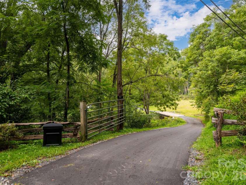 947 Hwy 226 Highway, Bakersville, NC 28705.  MLS# CAR4420320, YatesRealty ID 48749. 