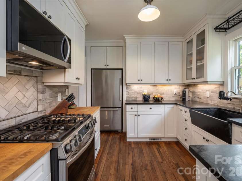 947 Hwy 226 Highway, Bakersville, NC 28705.  MLS# CAR4420320, YatesRealty ID 48749. 