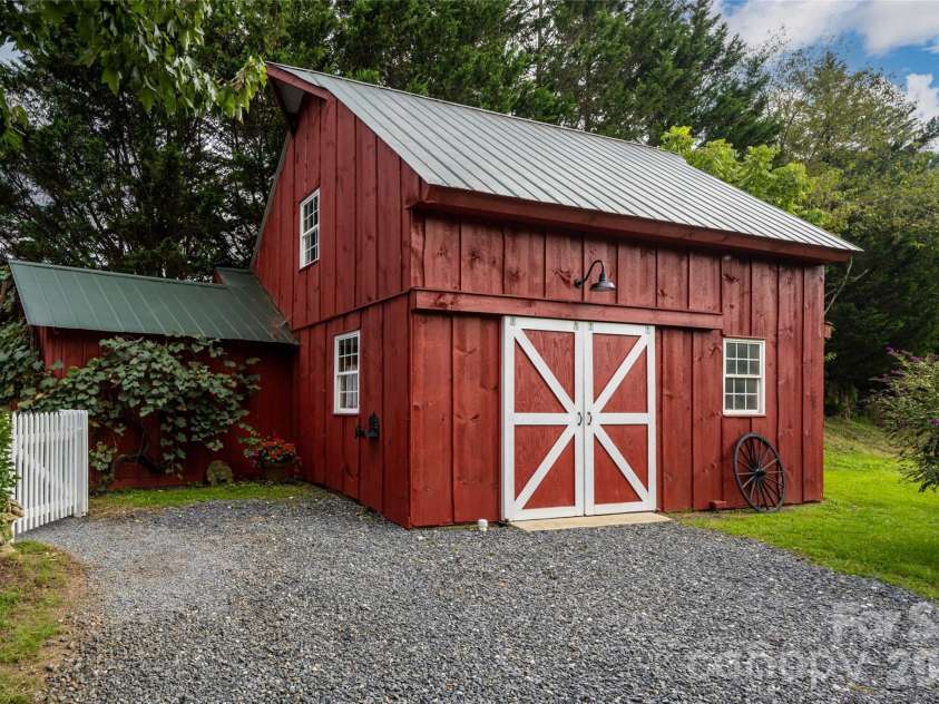 947 Hwy 226 Highway, Bakersville, NC 28705.  MLS# CAR4420320, YatesRealty ID 48749. 