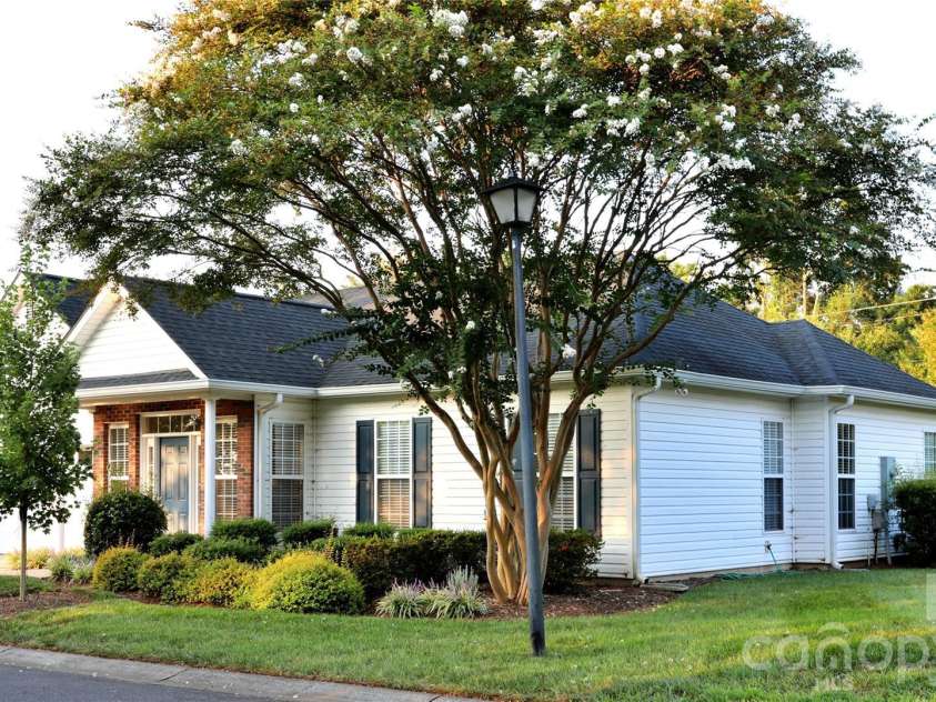 9112 Duckhorn Drive, Charlotte, NC 28277.  MLS# CAR4419654, YatesRealty ID 48751. 