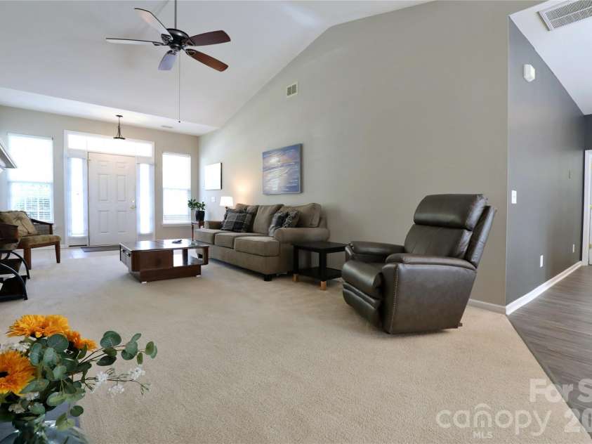 9112 Duckhorn Drive, Charlotte, NC 28277.  MLS# CAR4419654, YatesRealty ID 48751. 
