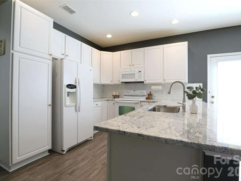 9112 Duckhorn Drive, Charlotte, NC 28277.  MLS# CAR4419654, YatesRealty ID 48751. 