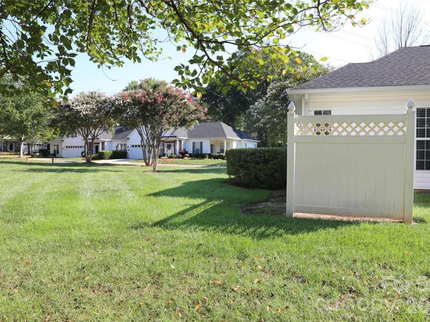 9112 Duckhorn Drive, Charlotte, NC 28277.  MLS# CAR4419654, YatesRealty ID 48751. 