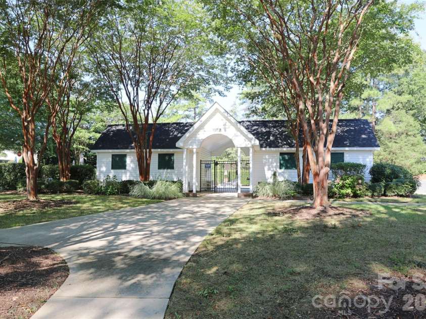 9112 Duckhorn Drive, Charlotte, NC 28277.  MLS# CAR4419654, YatesRealty ID 48751. 