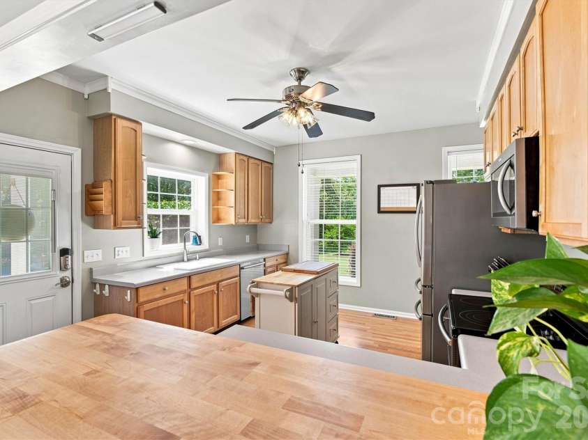 3686 Lake Bluff Drive, Sherrills Ford, NC 28673.  MLS# CAR4419580, YatesRealty ID 48752. 