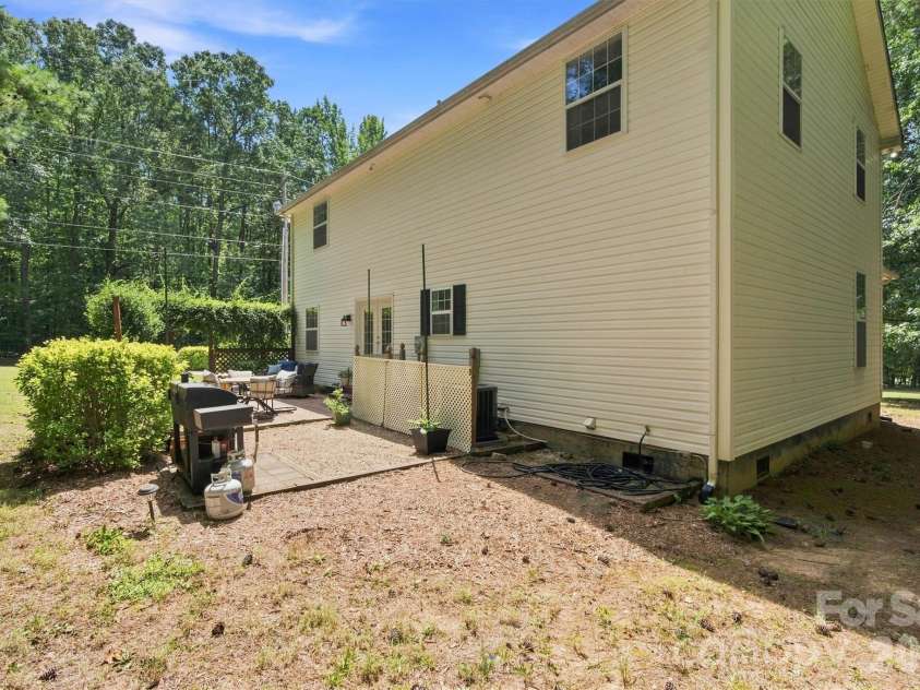 3686 Lake Bluff Drive, Sherrills Ford, NC 28673.  MLS# CAR4419580, YatesRealty ID 48752. 