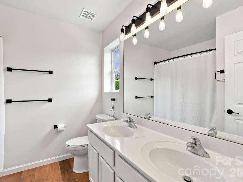 229 Primrose Walk, Fort Mill, SC 29715.  MLS# CAR4419579, YatesRealty ID 48753. 2nd bedroom full bathroom