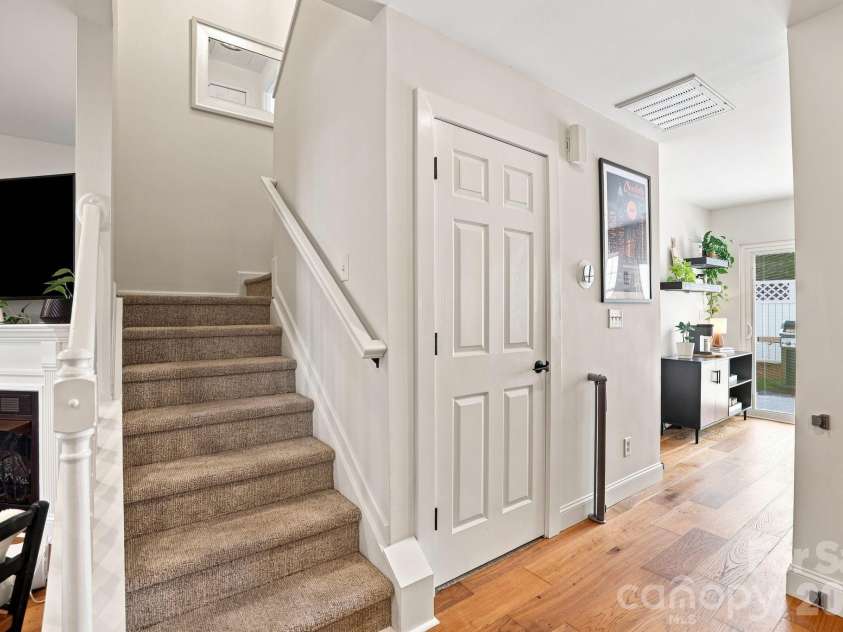 229 Primrose Walk, Fort Mill, SC 29715.  MLS# CAR4419579, YatesRealty ID 48753. Going upstairs