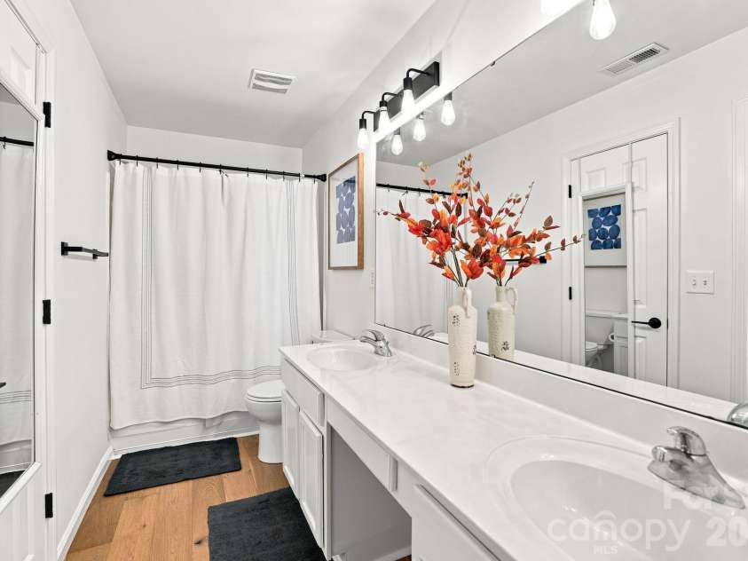 229 Primrose Walk, Fort Mill, SC 29715.  MLS# CAR4419579, YatesRealty ID 48753. Primary bathroom