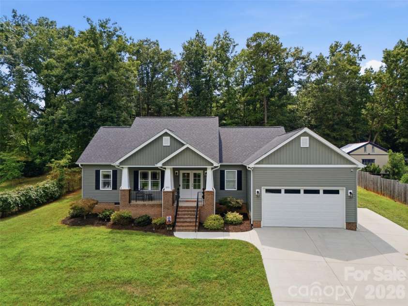 301 Pinehurst Drive, Kings Mountain, NC 28086.  MLS# CAR4419926, YatesRealty ID 48755. 