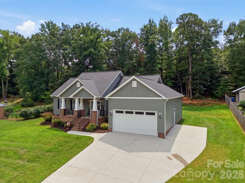 301 Pinehurst Drive, Kings Mountain, NC 28086.  MLS# CAR4419926, YatesRealty ID 48755. 