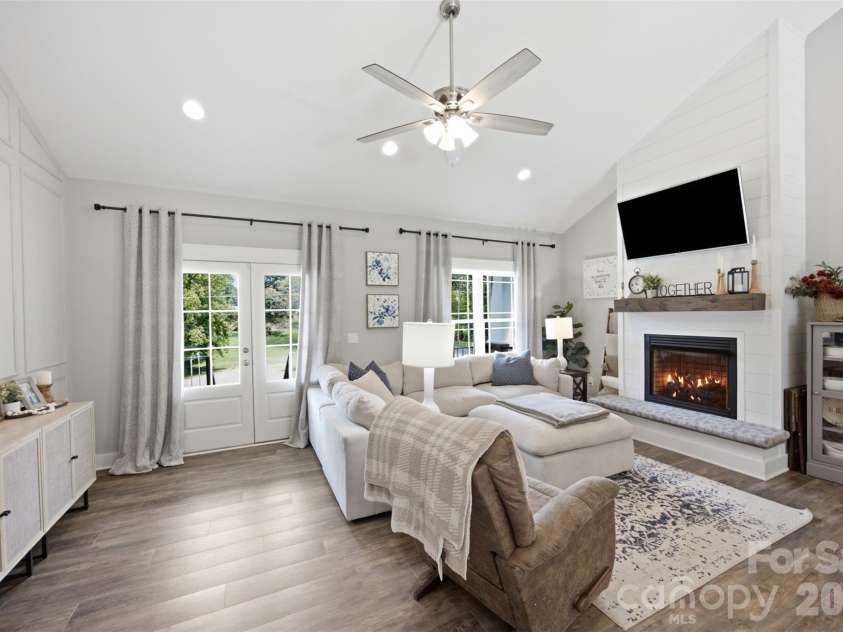 301 Pinehurst Drive, Kings Mountain, NC 28086.  MLS# CAR4419926, YatesRealty ID 48755. 