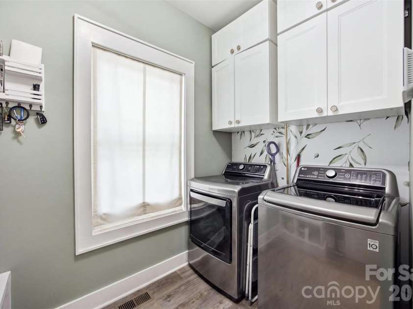 301 Pinehurst Drive, Kings Mountain, NC 28086.  MLS# CAR4419926, YatesRealty ID 48755. 
