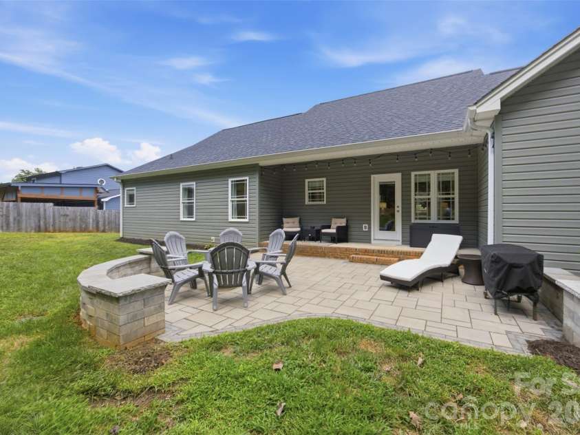 301 Pinehurst Drive, Kings Mountain, NC 28086.  MLS# CAR4419926, YatesRealty ID 48755. 