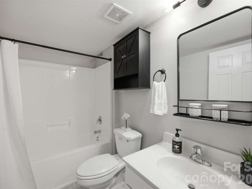 12801 Bullock Greenway Boulevard, Charlotte, NC 28277.  MLS# CAR4419411, YatesRealty ID 48756. 