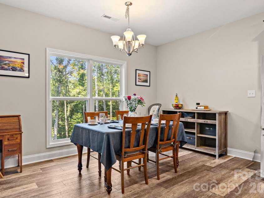 206 Harbor Watch Drive, Statesville, NC 28677.  MLS# CAR4419610, YatesRealty ID 48757. Breakfast Room