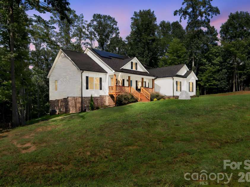 206 Harbor Watch Drive, Statesville, NC 28677.  MLS# CAR4419610, YatesRealty ID 48757. Elegant Setting in Gated Community