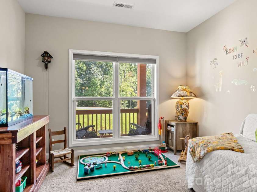 206 Harbor Watch Drive, Statesville, NC 28677.  MLS# CAR4419610, YatesRealty ID 48757. Flex Space