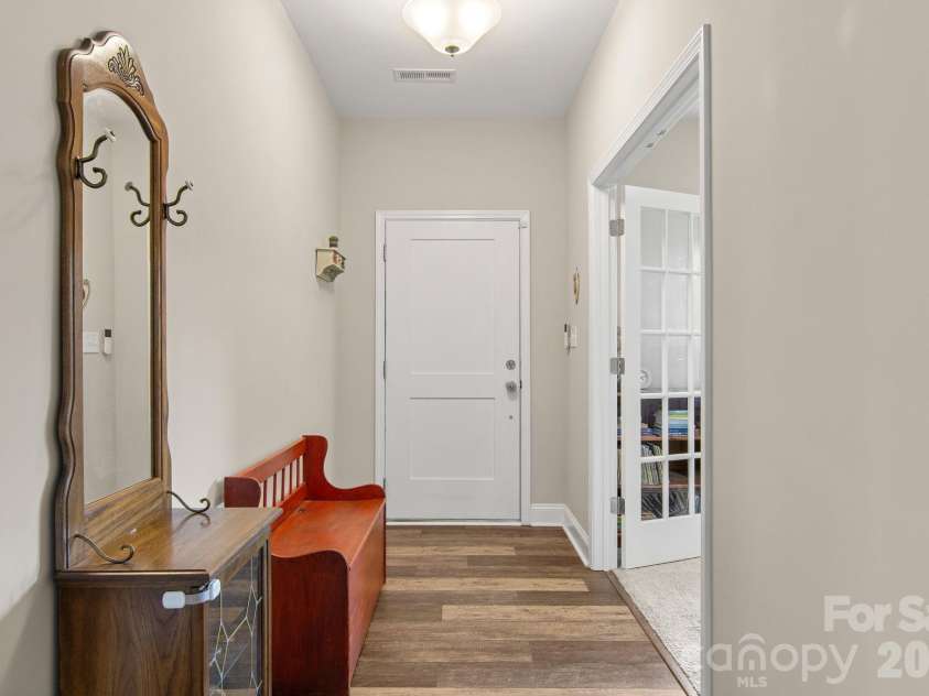 206 Harbor Watch Drive, Statesville, NC 28677.  MLS# CAR4419610, YatesRealty ID 48757. Front Foyer