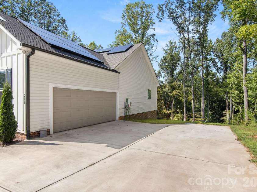 206 Harbor Watch Drive, Statesville, NC 28677.  MLS# CAR4419610, YatesRealty ID 48757. Side Entry Garage