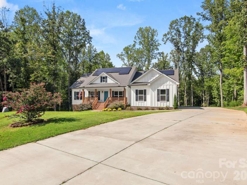 206 Harbor Watch Drive, Statesville, NC 28677.  MLS# CAR4419610, YatesRealty ID 48757. Substantial Concrete Driveway