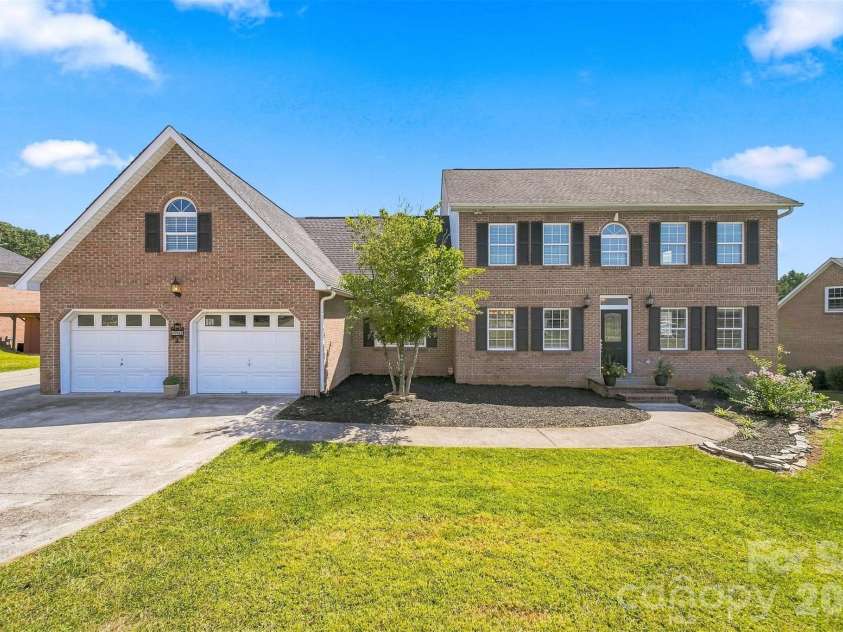 4948 Betty Drive, Hickory, NC 28601.  MLS# CAR4419644, YatesRealty ID 48758. 