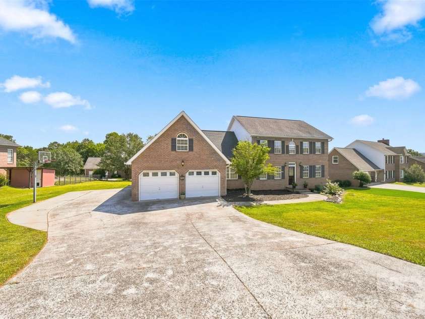 4948 Betty Drive, Hickory, NC 28601.  MLS# CAR4419644, YatesRealty ID 48758. 