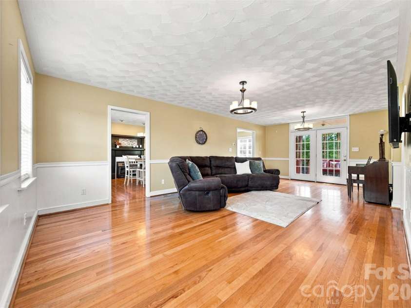 4948 Betty Drive, Hickory, NC 28601.  MLS# CAR4419644, YatesRealty ID 48758. 