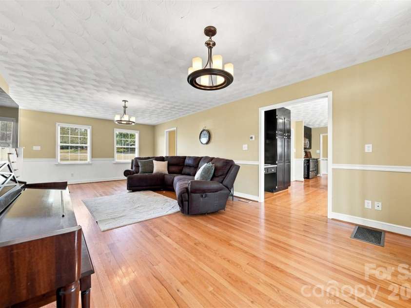 4948 Betty Drive, Hickory, NC 28601.  MLS# CAR4419644, YatesRealty ID 48758. 