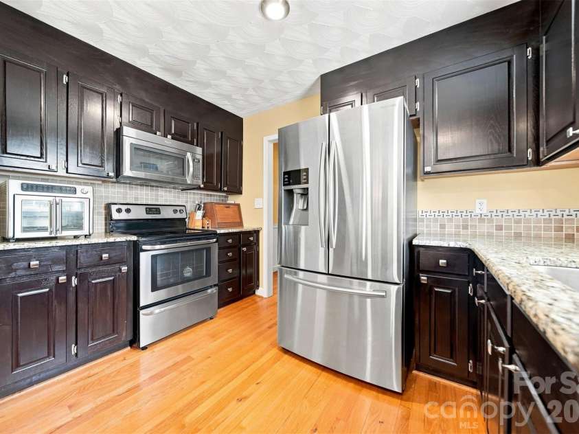 4948 Betty Drive, Hickory, NC 28601.  MLS# CAR4419644, YatesRealty ID 48758. 