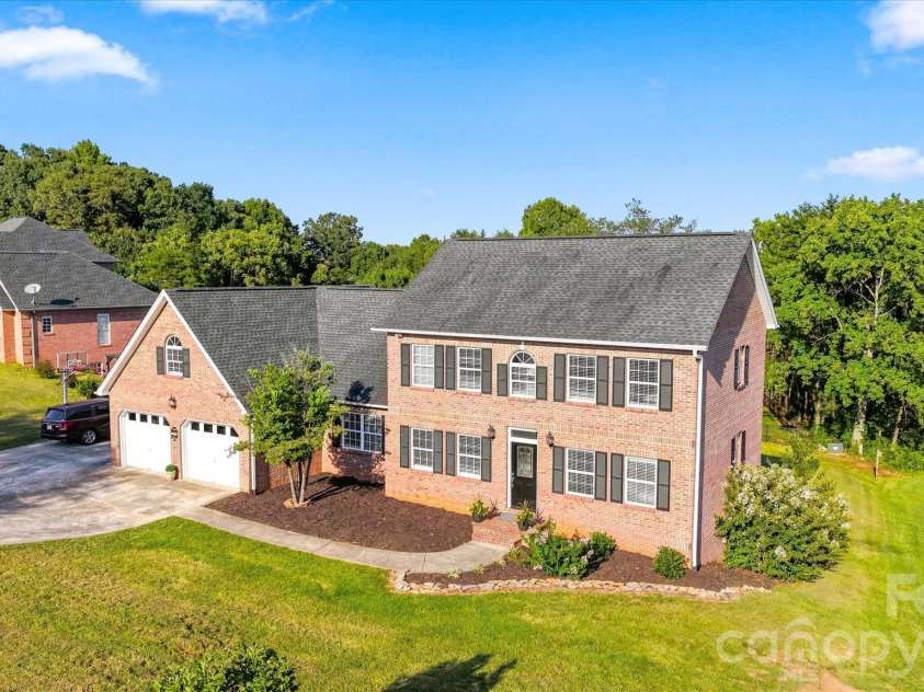 4948 Betty Drive, Hickory, NC 28601.  MLS# CAR4419644, YatesRealty ID 48758. 