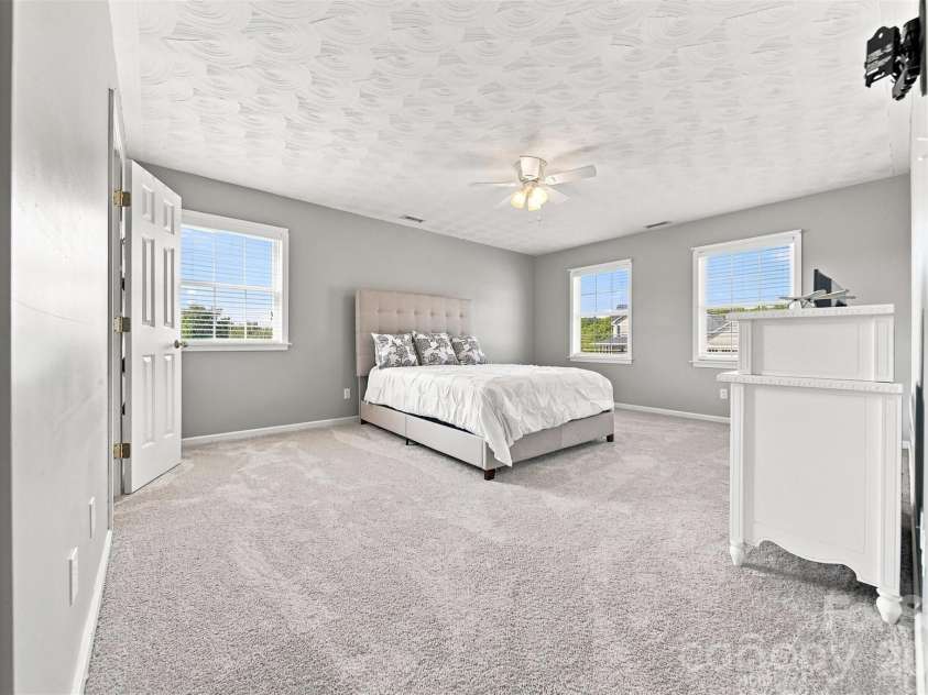 4948 Betty Drive, Hickory, NC 28601.  MLS# CAR4419644, YatesRealty ID 48758. Very large bedroom on 2nd