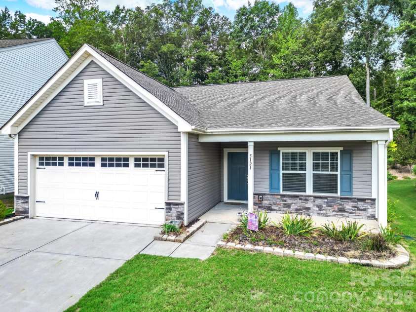 5121 Saddleback Drive, Mount Holly, NC 28120.  MLS# CAR4421137, YatesRealty ID 48763. 