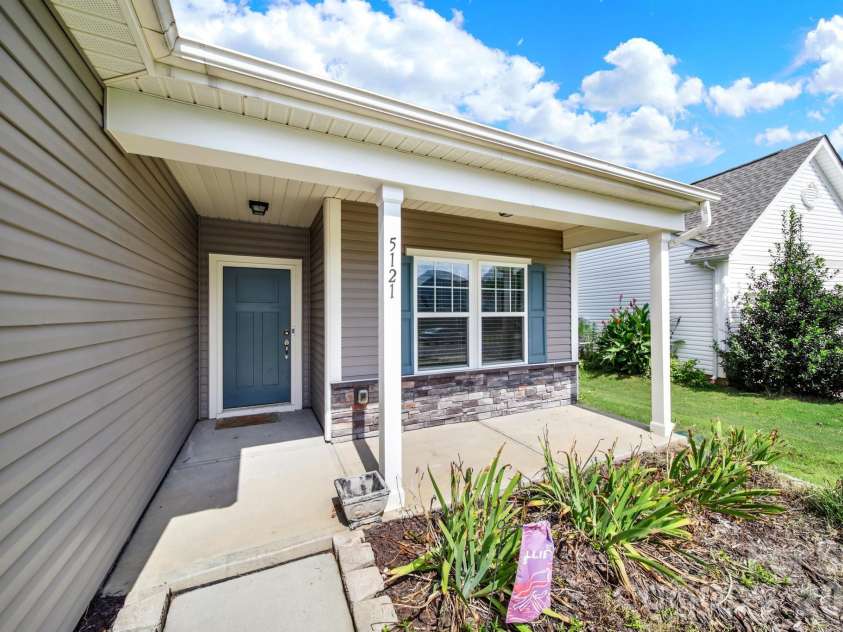 5121 Saddleback Drive, Mount Holly, NC 28120.  MLS# CAR4421137, YatesRealty ID 48763. 