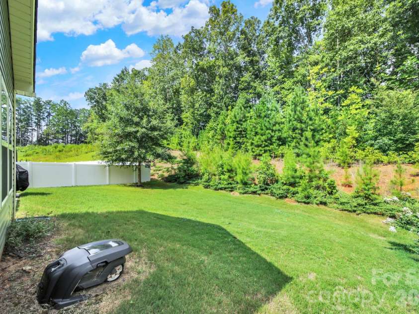 5121 Saddleback Drive, Mount Holly, NC 28120.  MLS# CAR4421137, YatesRealty ID 48763. 