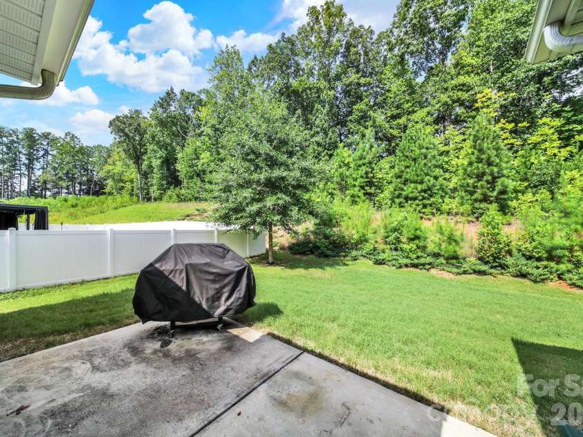 5121 Saddleback Drive, Mount Holly, NC 28120.  MLS# CAR4421137, YatesRealty ID 48763. 