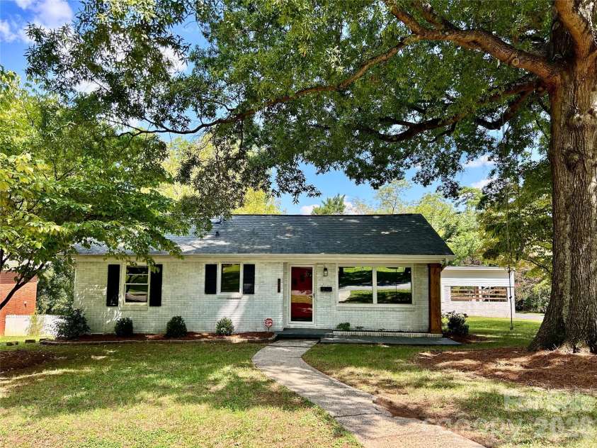 2255 Falmouth Road, Charlotte, NC 28205.  MLS# CAR4421108, YatesRealty ID 48764. 