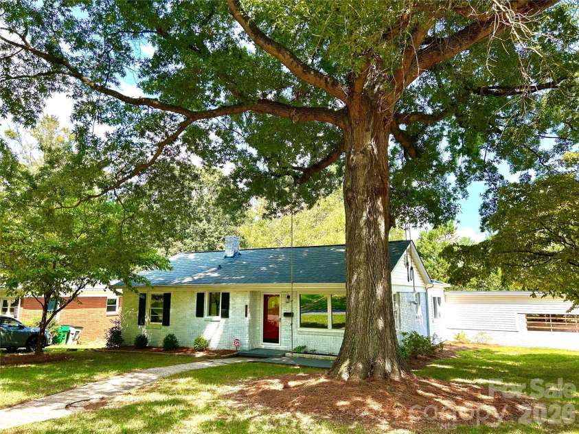 2255 Falmouth Road, Charlotte, NC 28205.  MLS# CAR4421108, YatesRealty ID 48764. 