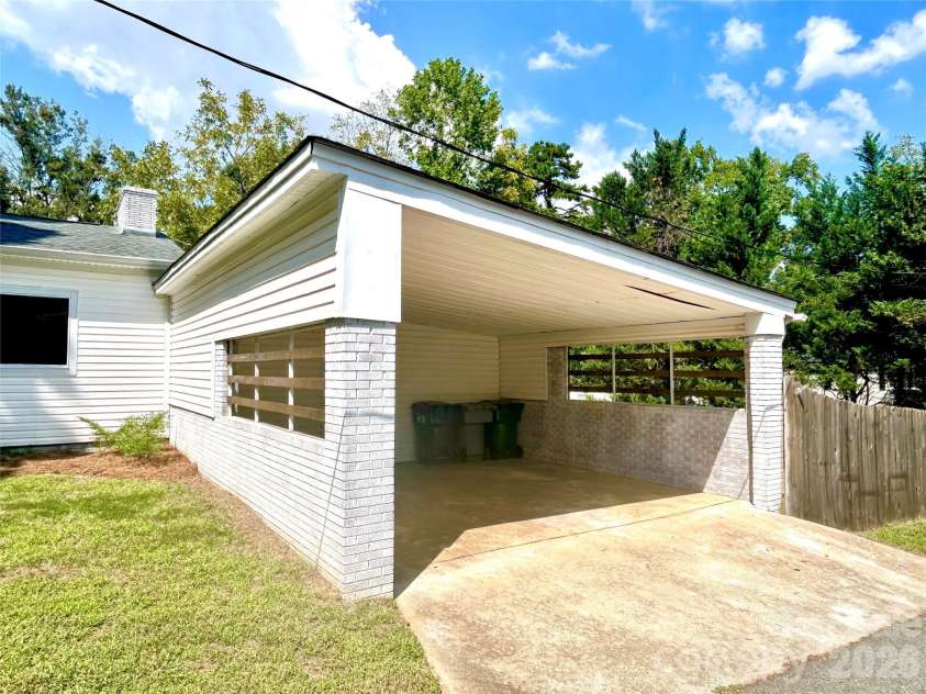 2255 Falmouth Road, Charlotte, NC 28205.  MLS# CAR4421108, YatesRealty ID 48764. 